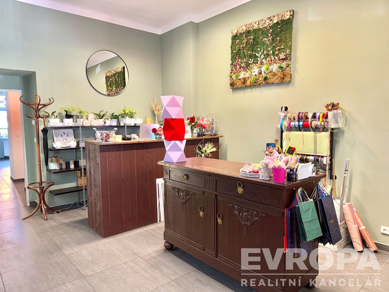 Pronájem obchodních prostor 56 m² – fotografie 2