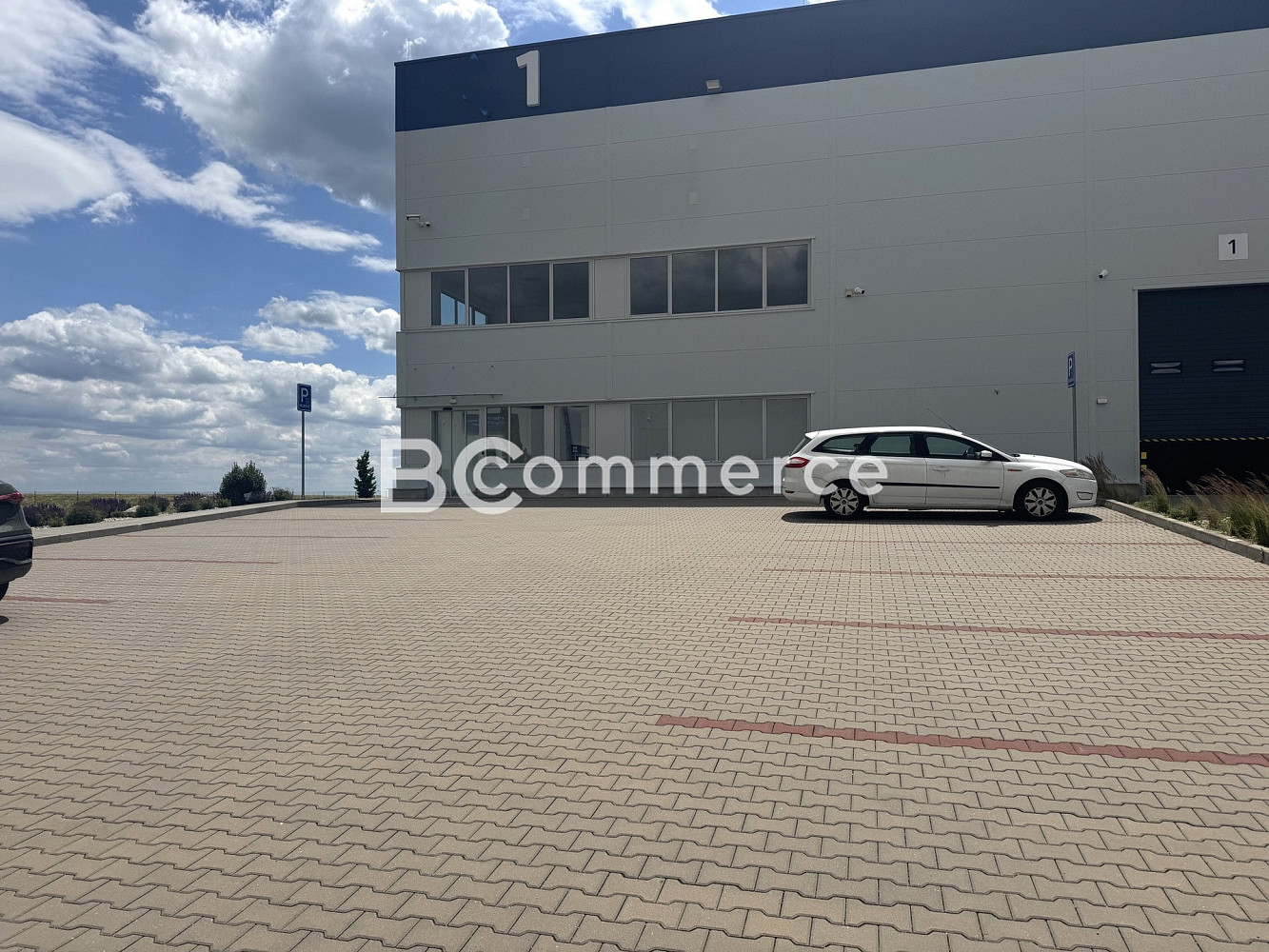 Pronájem kanceláře 600 m² — photo 2
