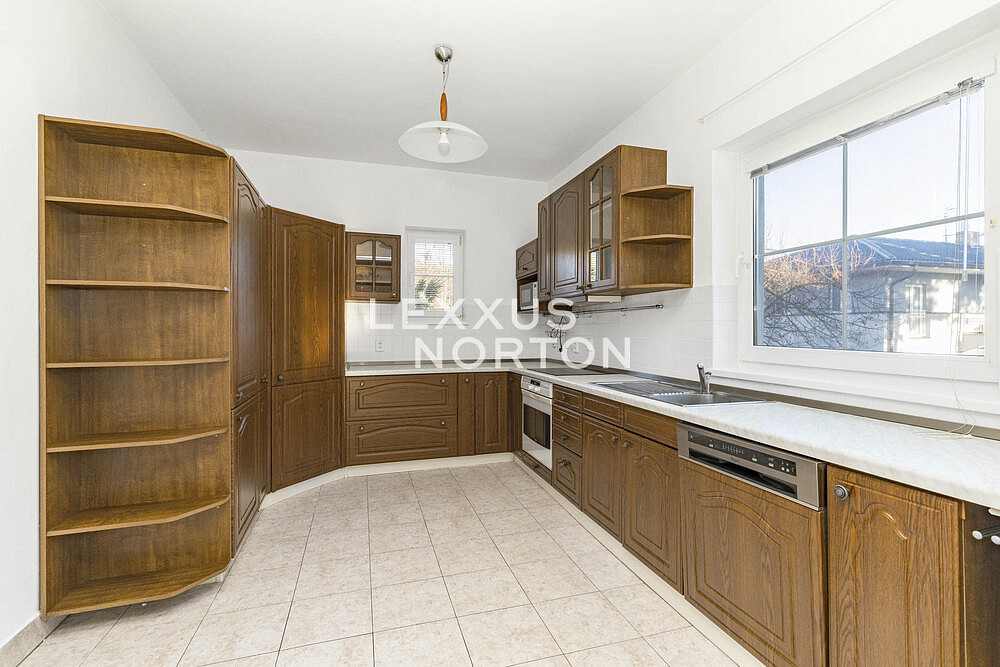 Pronájem domu 251 m² s pozemkem 858 m² — photo 4
