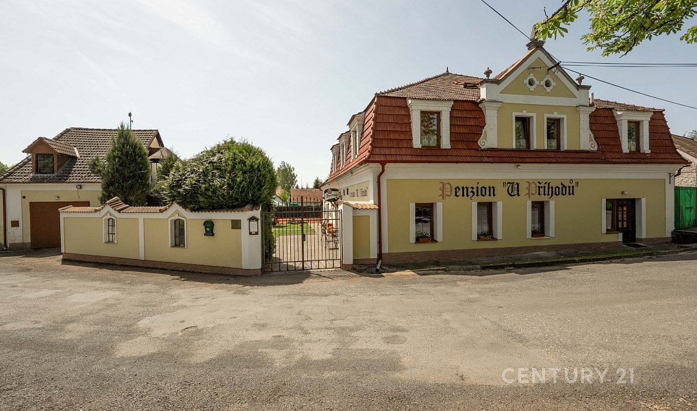 Prodej ubytovacího objektu 430 m², Jesenice – náhled fotky 22