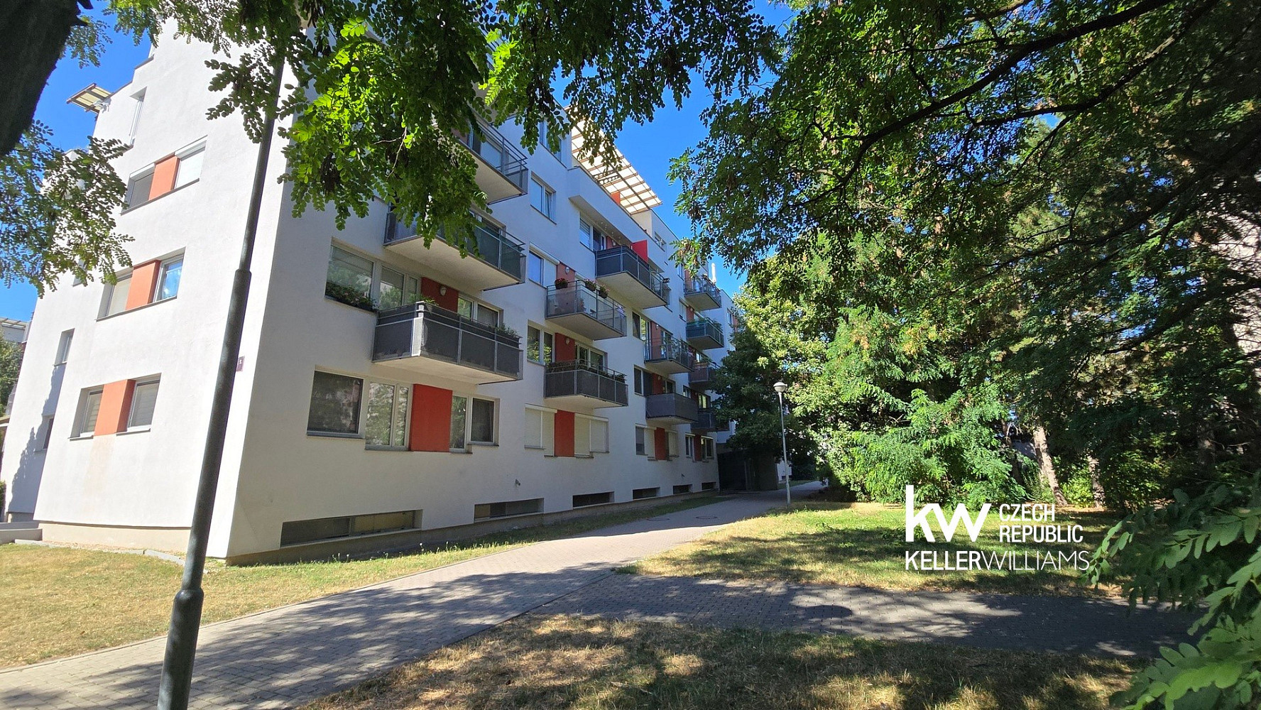 Pronájem bytu 2+kk 46 m² – fotografie 4