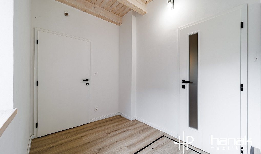 Pronájem bytu 3+kk 85 m², Velký Újezd – náhled fotky 14