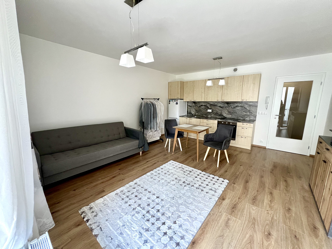 Prodej bytu 1+kk 42 m² – pohled 2