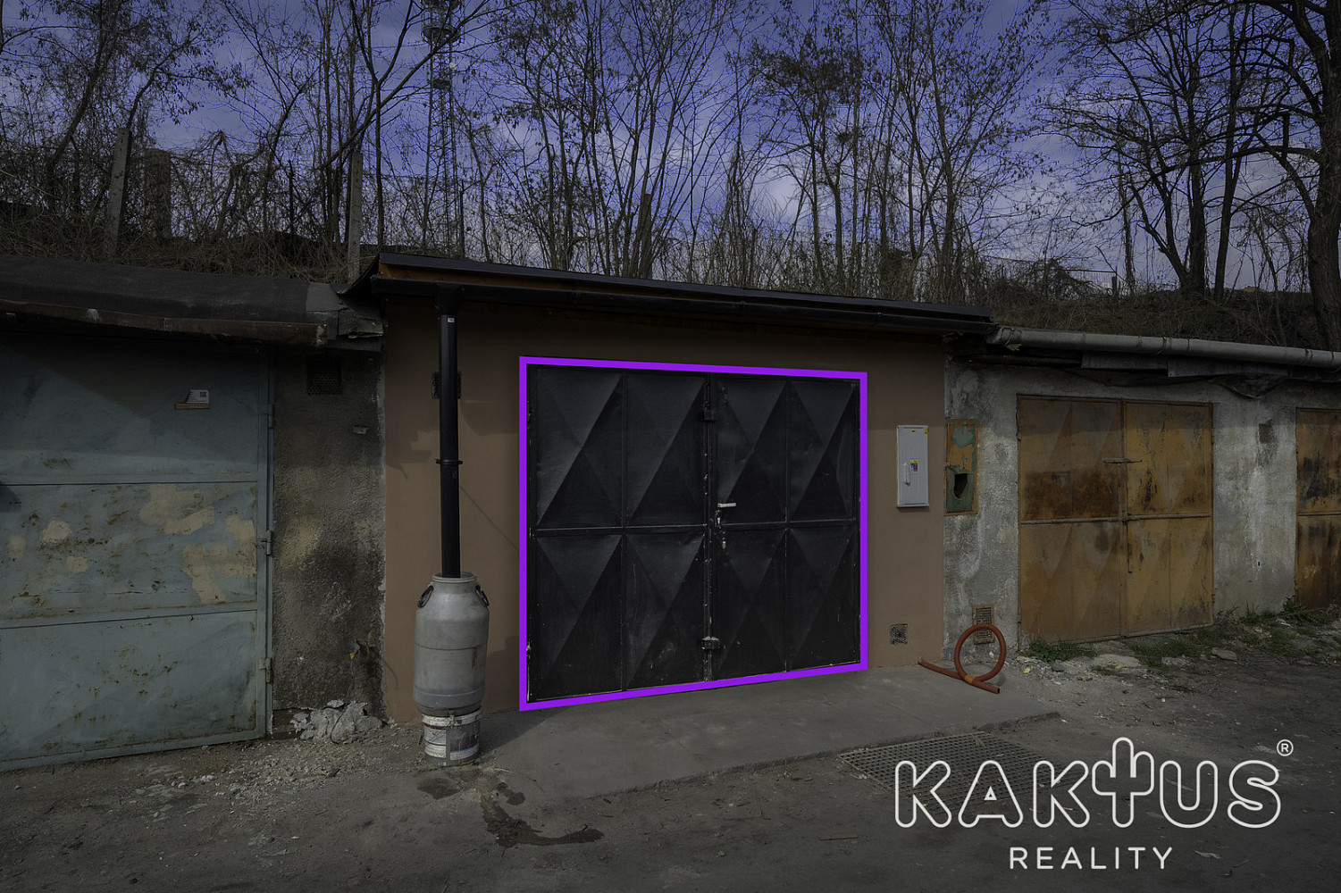 Zrekonstruovaná garáž s elektřinou v žádané lokalitě – fotografie 2