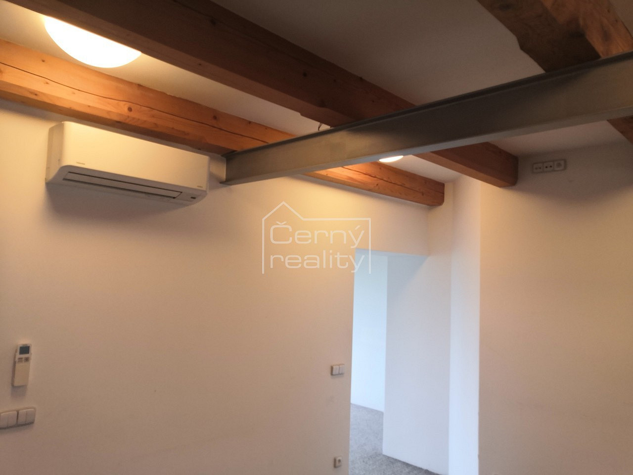 Pronájem bytu 2+1 90 m² – fotografie 3