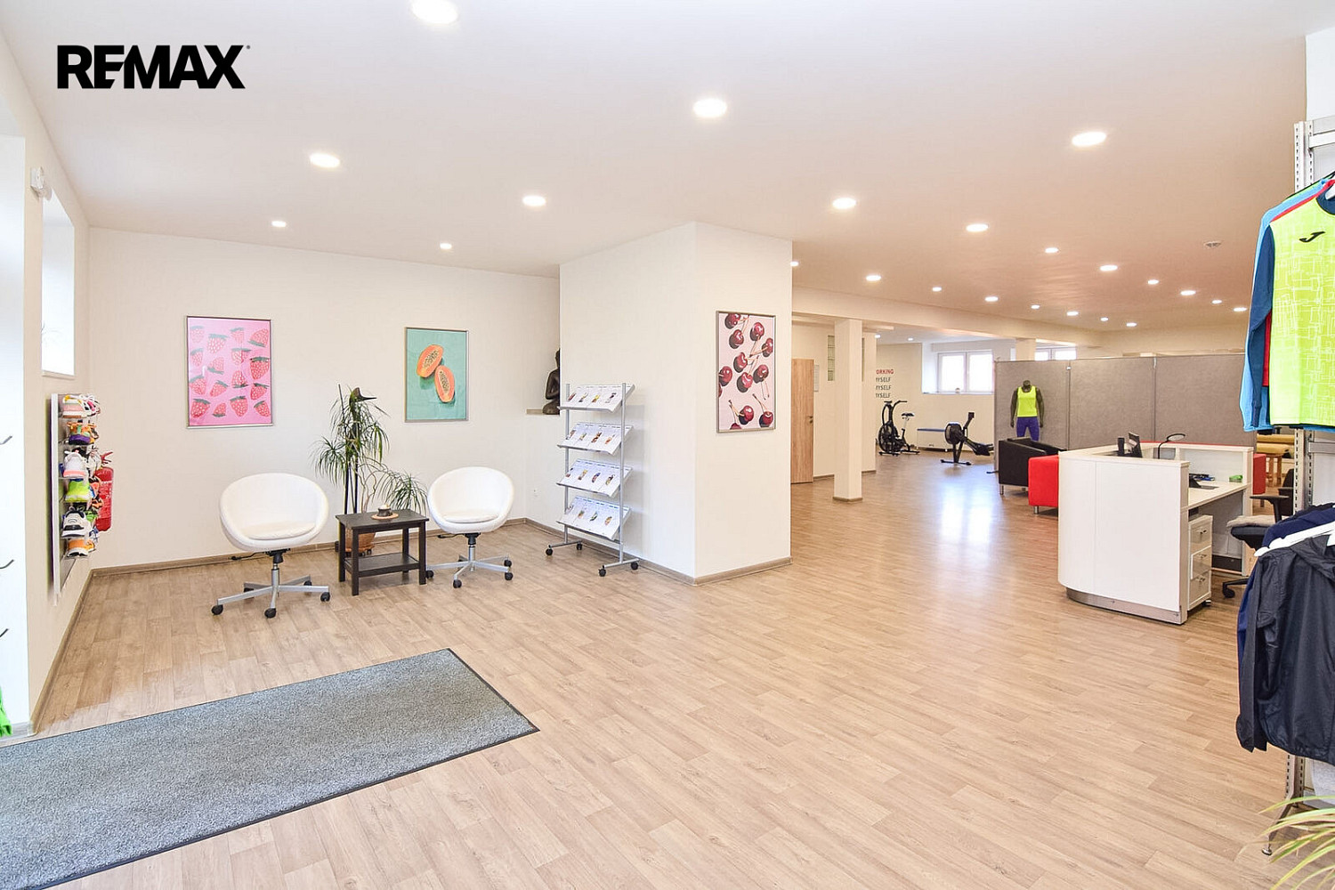 Pronájem obchodních prostor 380 m² – fotografie 4