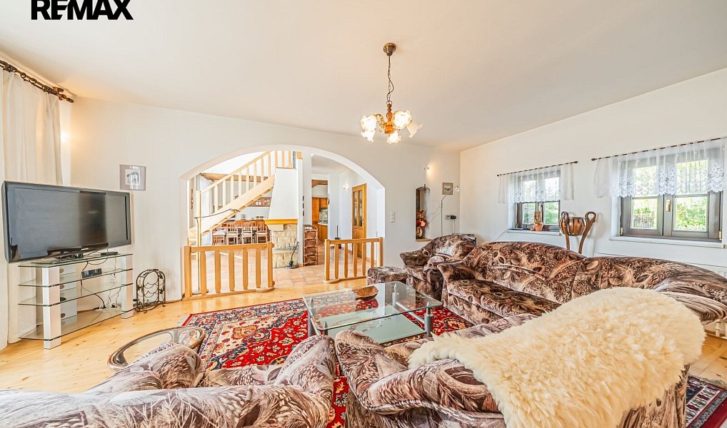 Prodej domu 271 m² s pozemkem 3 206 m², Hrachoviště – náhled fotky 12