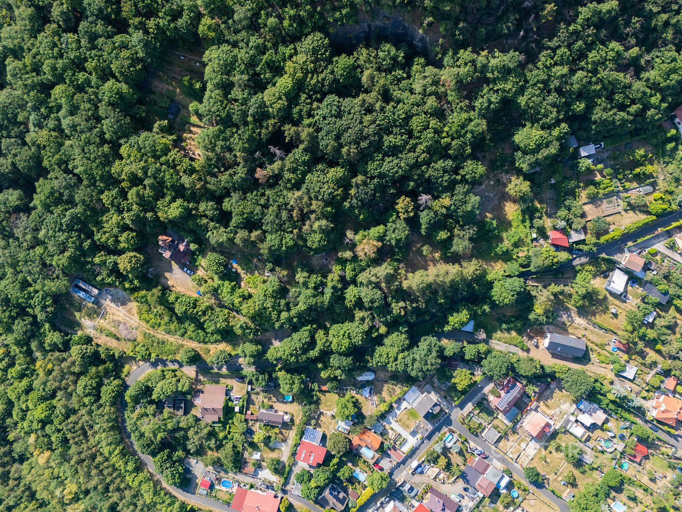 Prodej stavebního pozemku 1 892 m² – fotografie 3