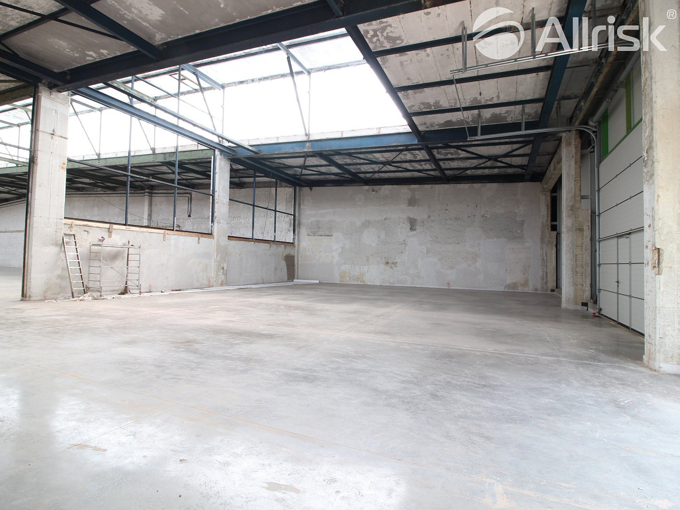 Pronájem skladovacích prostor 275 m²