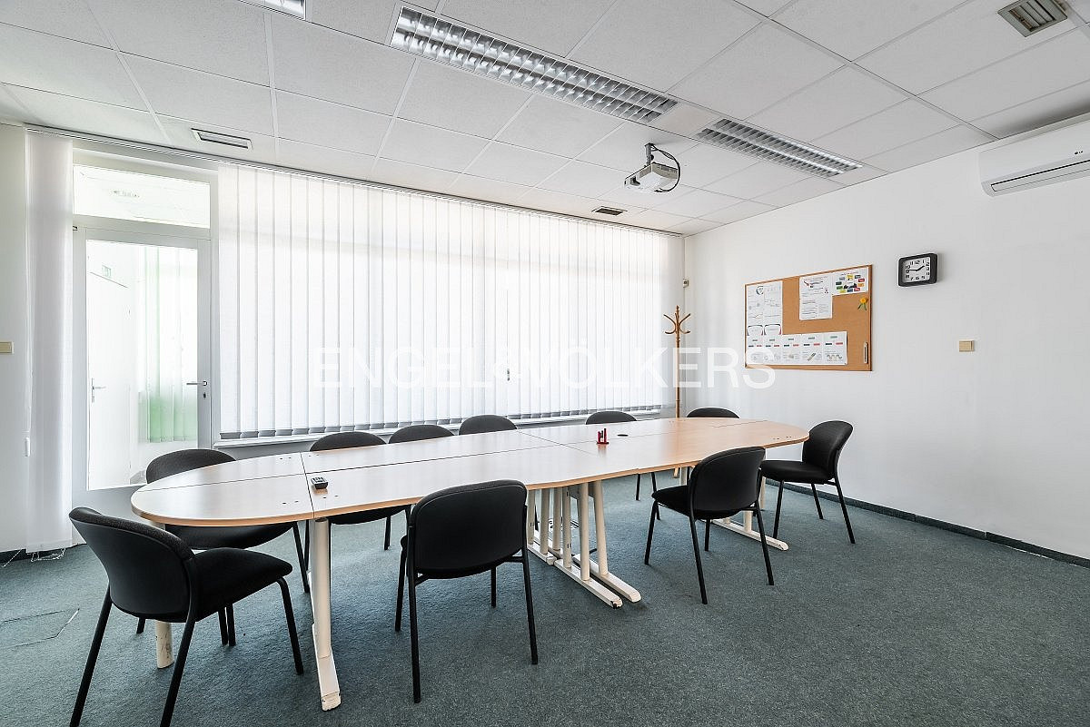 Pronájem kanceláře 180 m² – fotografie 5