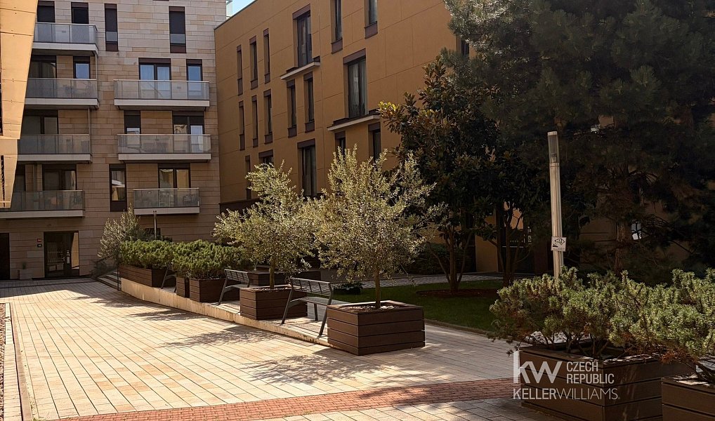 Pronájem bytu 2+kk 82 m², Praha – náhled fotky 14