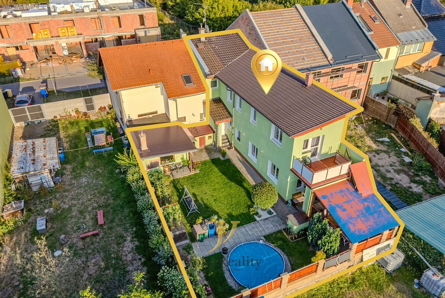 Prodej domu 222 m² s pozemkem 328 m² – fotografie 2