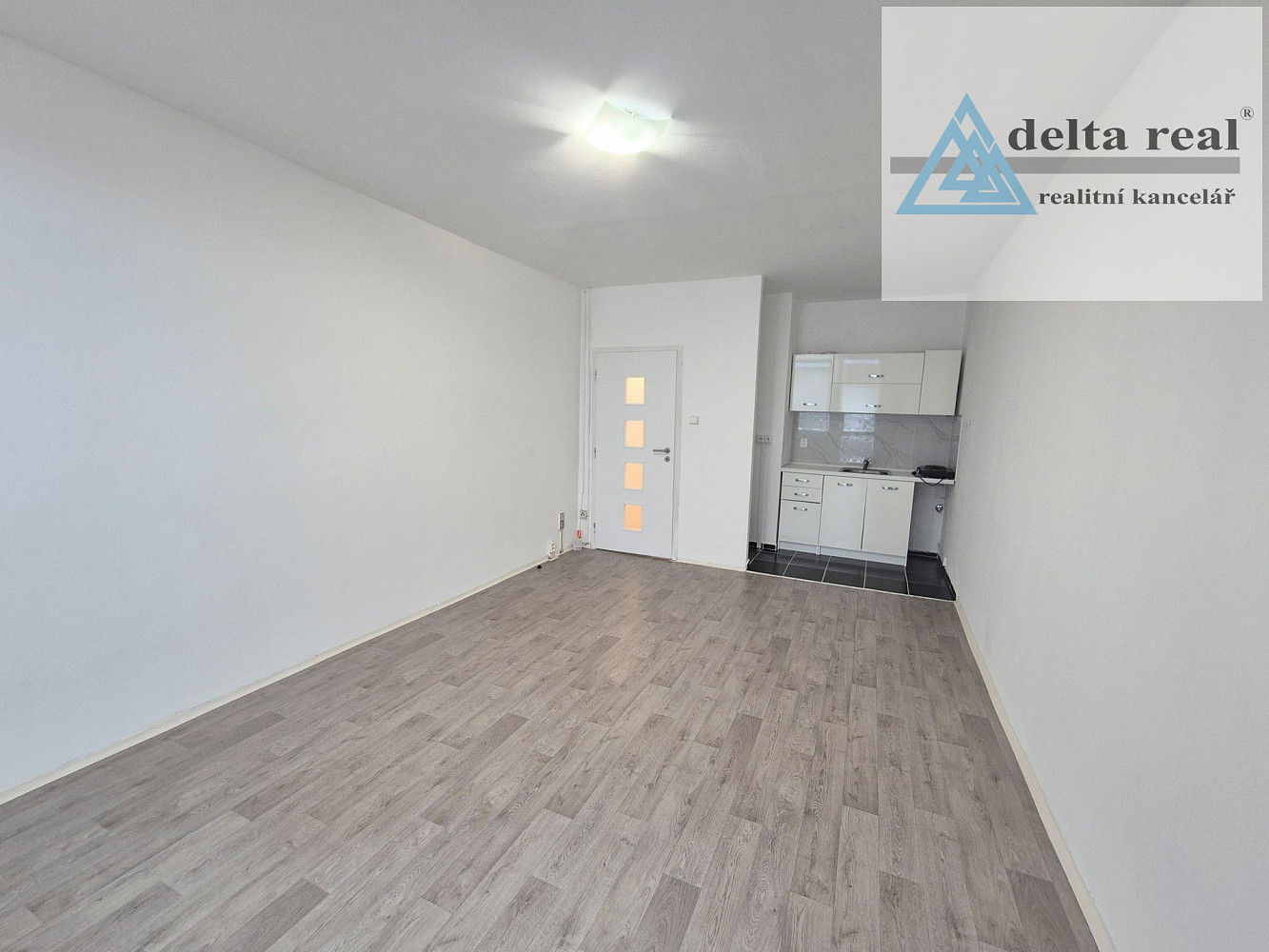 Pronájem bytu 1+kk 28 m² – fotografie 5