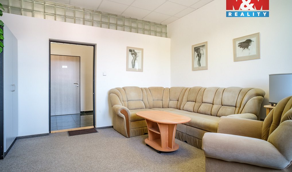 Prodej obchodních prostor 1 200 m², Kadaň – náhled fotky 9