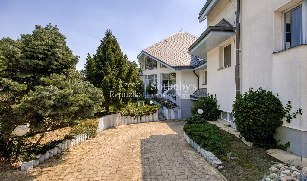 Prodej domu 609 m² s pozemkem 2 267 m², Vestec – náhled fotky 23