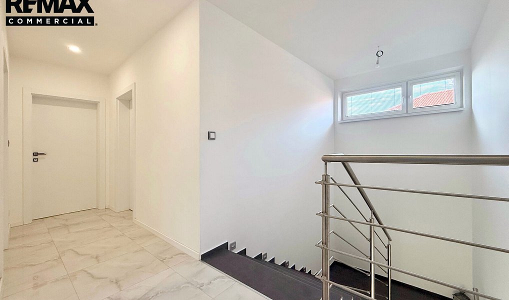 Prodej domu 220 m² s pozemkem 726 m², Polerady – náhled fotky 20