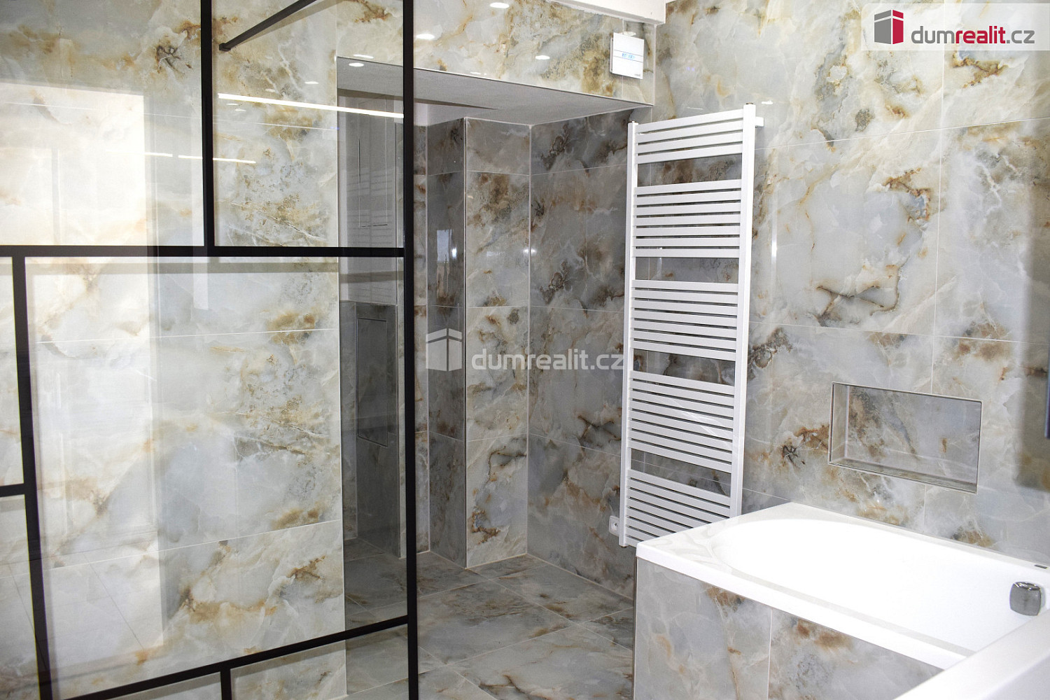 Pronájem komerčního objektu (jiného typu) 139 m² — photo 2