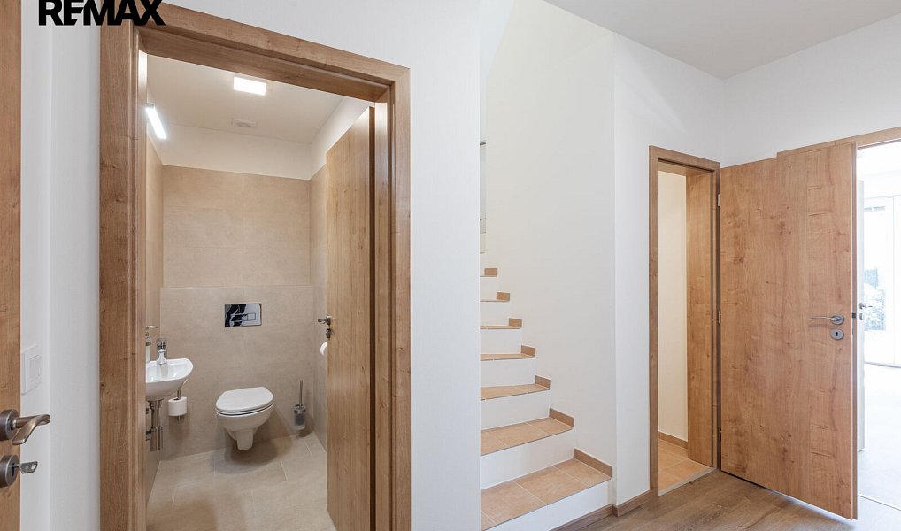 Pronájem domu 107 m² s pozemkem 124 m², Praha – náhled fotky 13