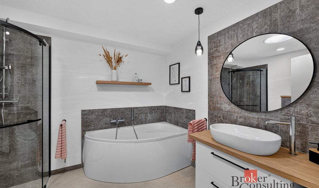 Prodej domu 99 m² s pozemkem 1 376 m², Horní Lukavice – náhled fotky 3