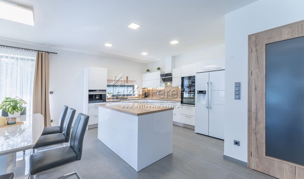 Prodej domu 221 m² s pozemkem 1 950 m², Unhošť – náhled fotky 13