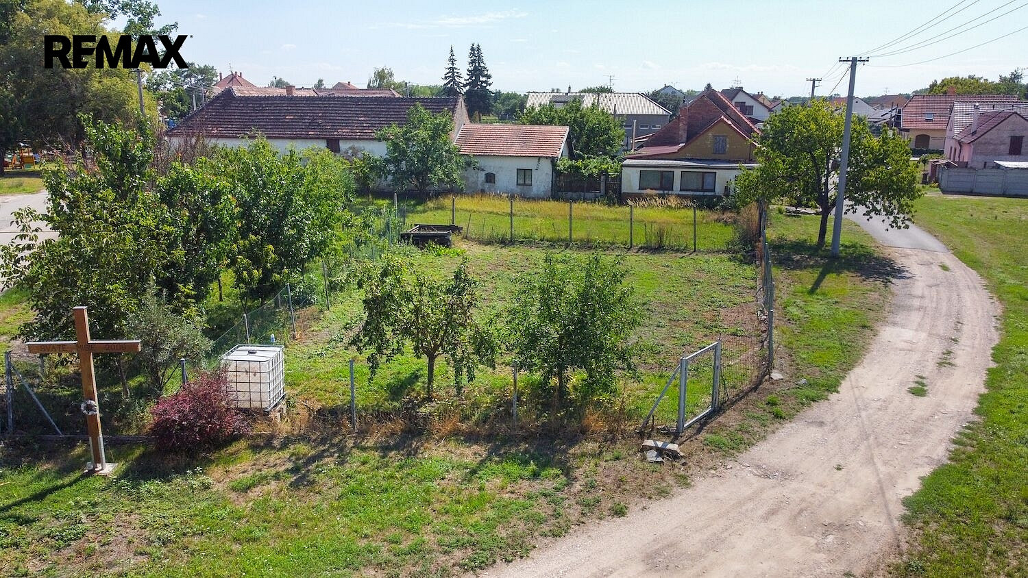 Prodej stavebního pozemku 300 m² – fotografie 3