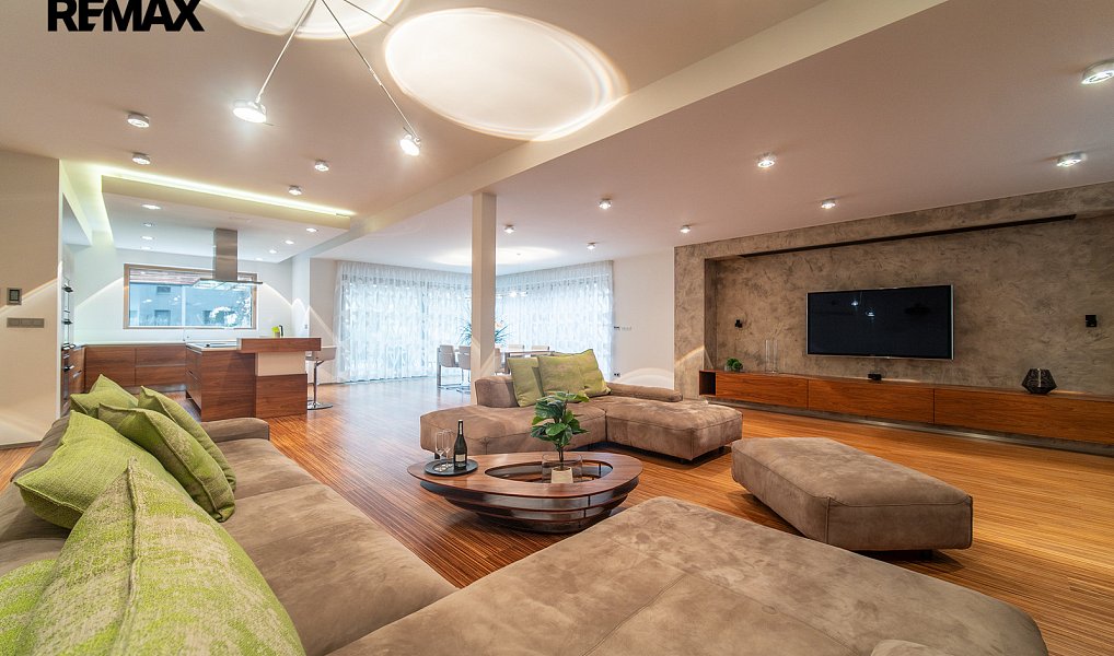 Prodej domu 536 m² s pozemkem 1 709 m², Praha – náhled fotky 2