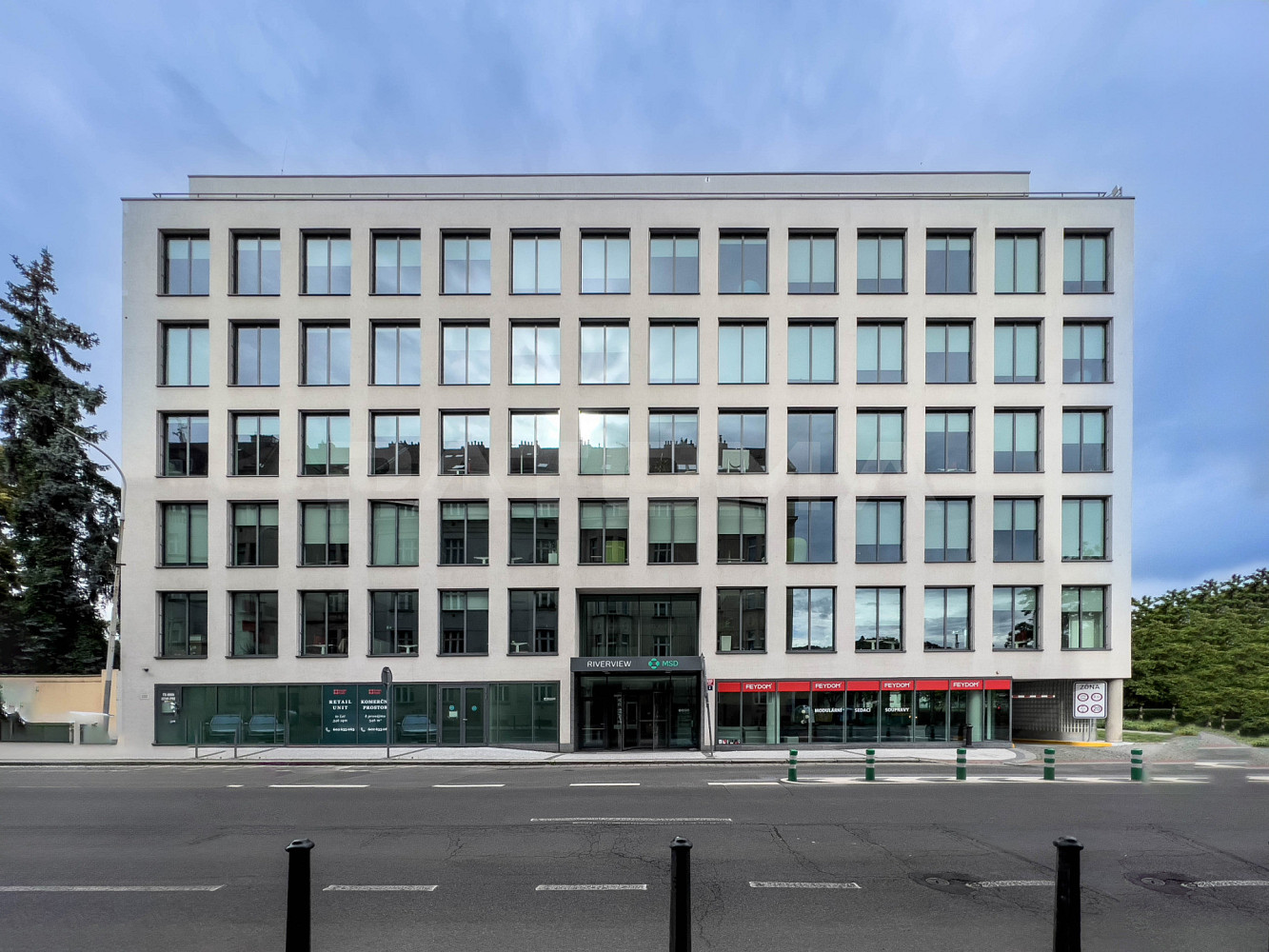 Pronájem obchodních prostor 281 m²