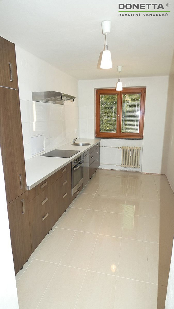 Pronájem bytu 2+1 61 m² – pohled 2