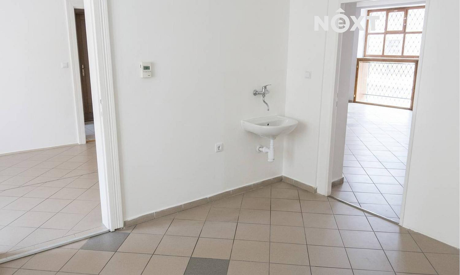 Pronájem obchodních prostor 100 m² — photo 3