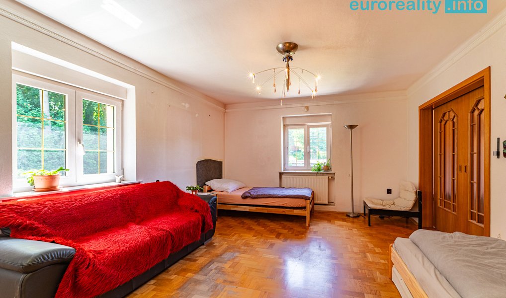 Pronájem domu 210 m² s pozemkem 1 068 m², Aš – náhled fotky 9
