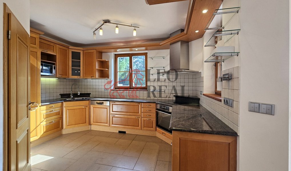 Prodej domu 316 m² s pozemkem 1 751 m², Kamenice – náhled fotky 16