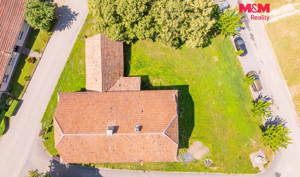 Prodej domu 240 m² s pozemkem 852 m², Hvězdlice – náhled fotky 2