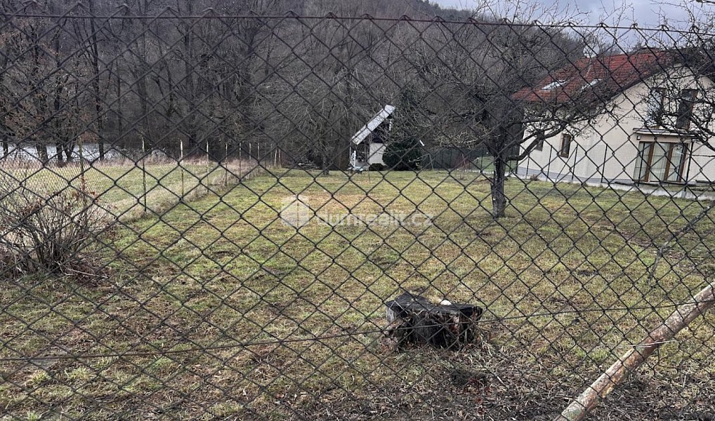 Prodej stavebního pozemku 1 005 m², Zlín – náhled fotky 4