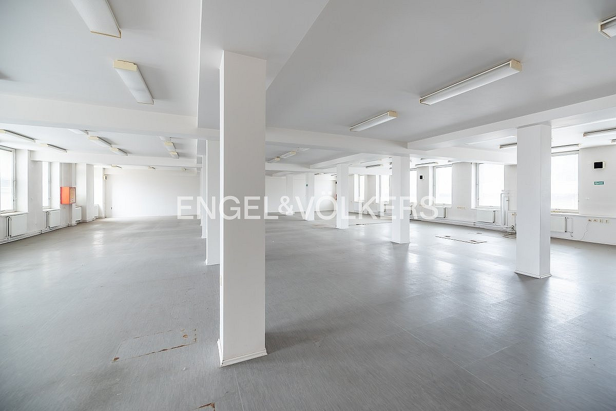 Pronájem skladovacích prostor 4 385 m² – fotografie 3
