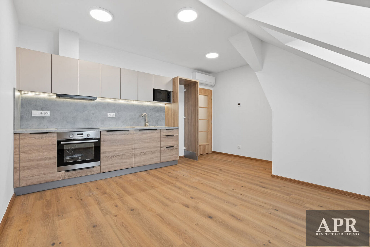 Pronájem bytu 2+1 58 m² – fotografie 2