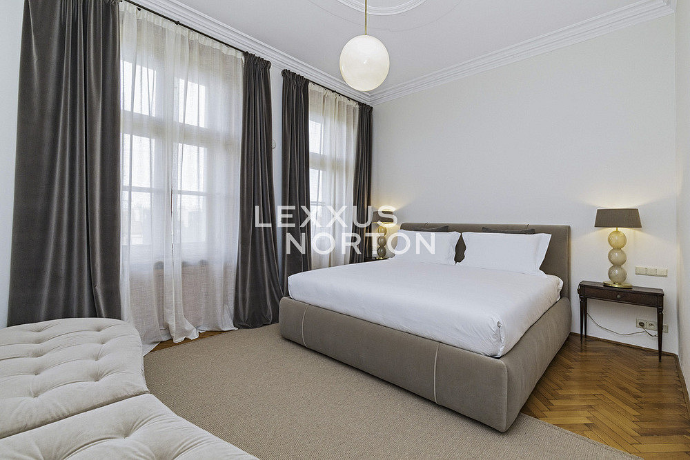 Pronájem bytu 5+1 171 m² — photo 2