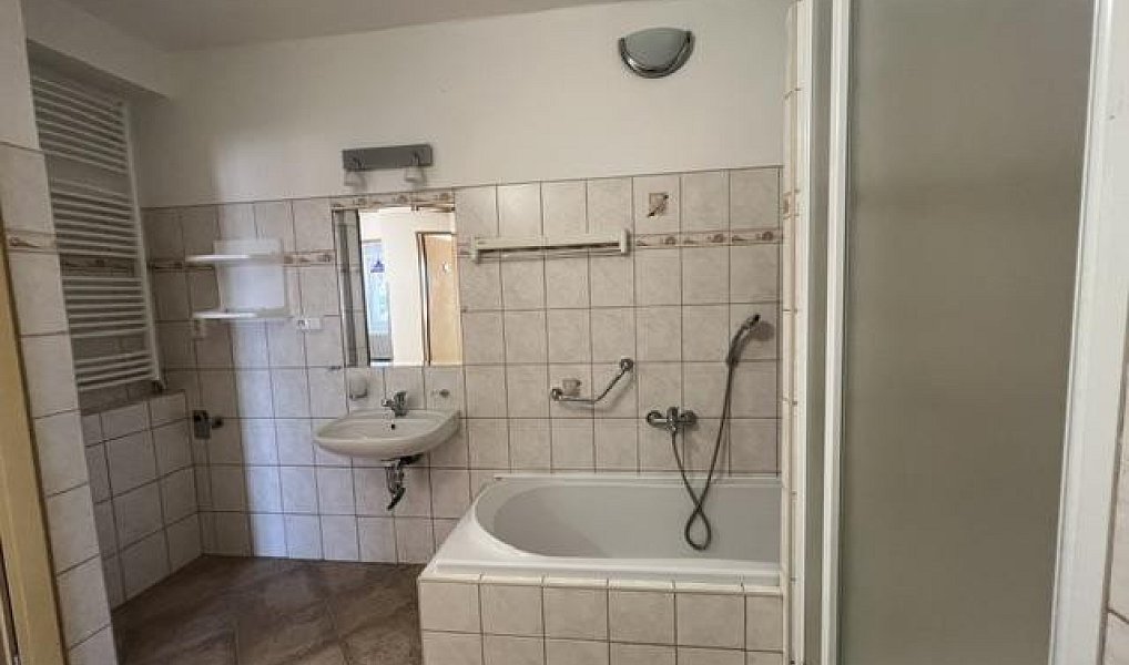 Pronájem bytu 3+1 90 m², Třeboň – náhled fotky 10