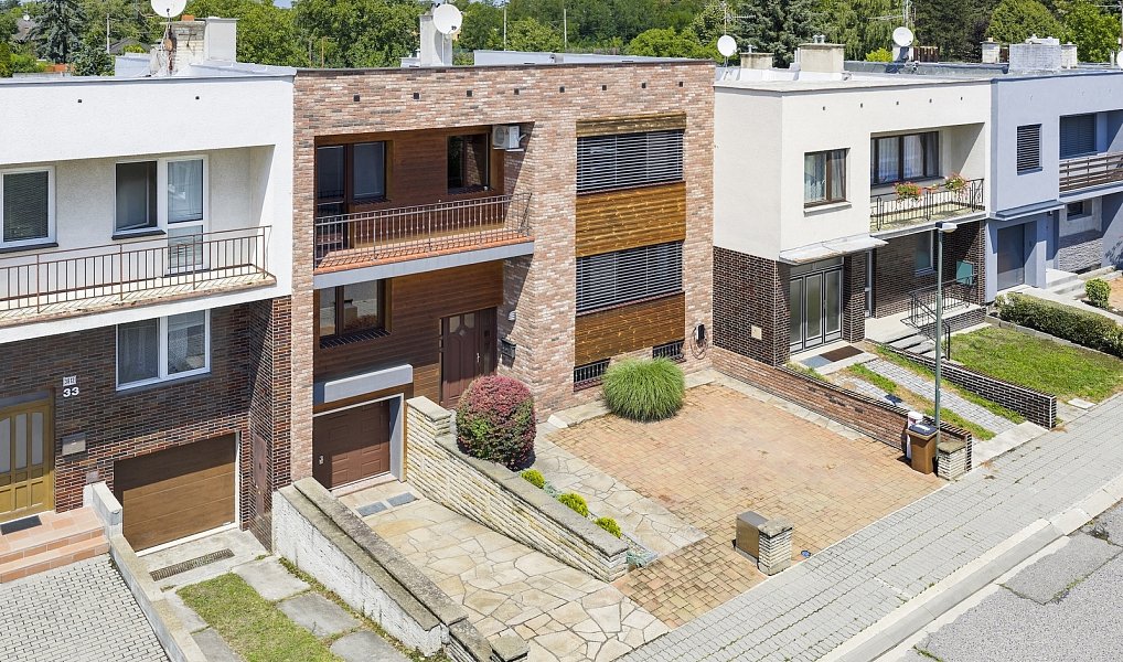 Prodej domu 259 m² s pozemkem 808 m², Hodonín – fotka 1 z 31