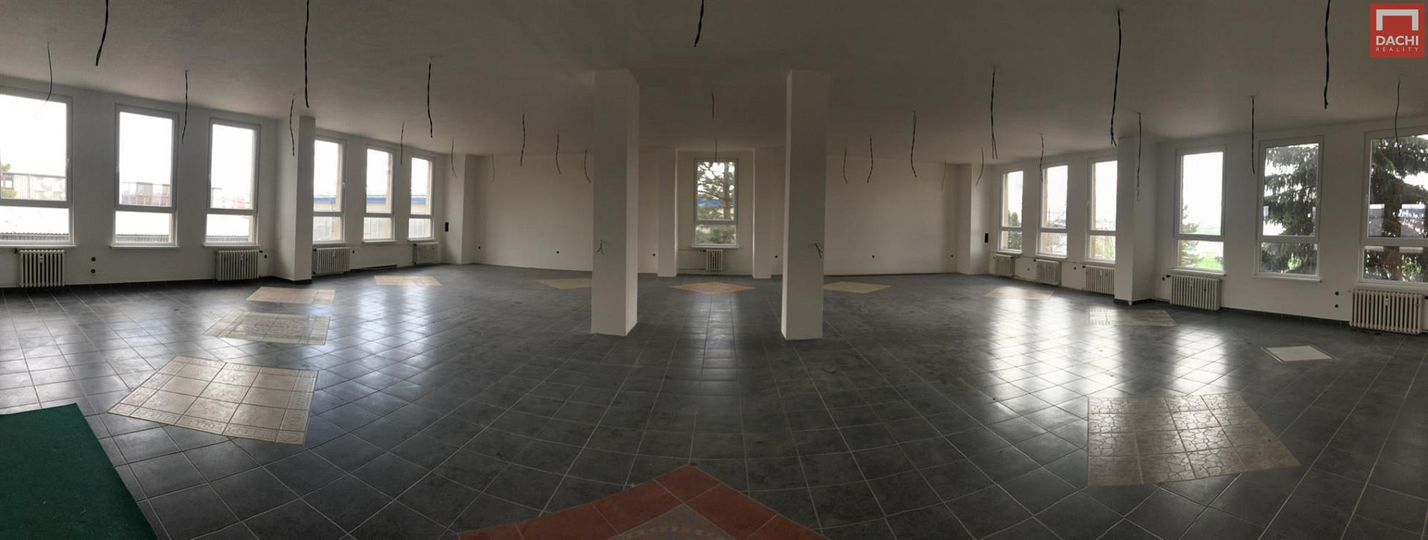 Pronájem kanceláře 318 m²