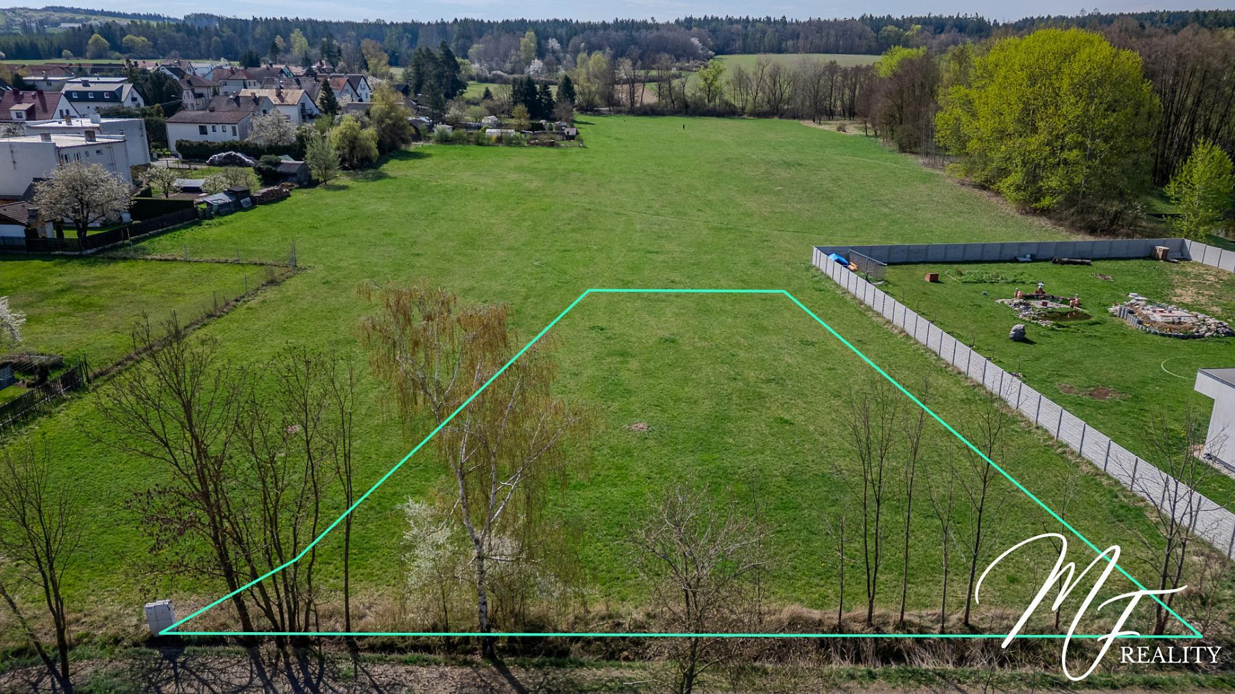 Prodej stavebního pozemku 1 537 m²