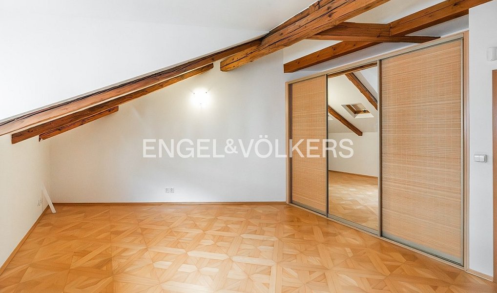 Pronájem bytu 4+kk 221 m², Praha – náhled fotky 9