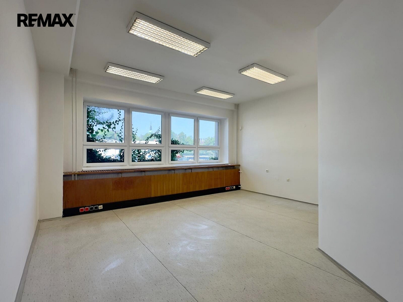 Pronájem kanceláře 30 m² – fotografie 2