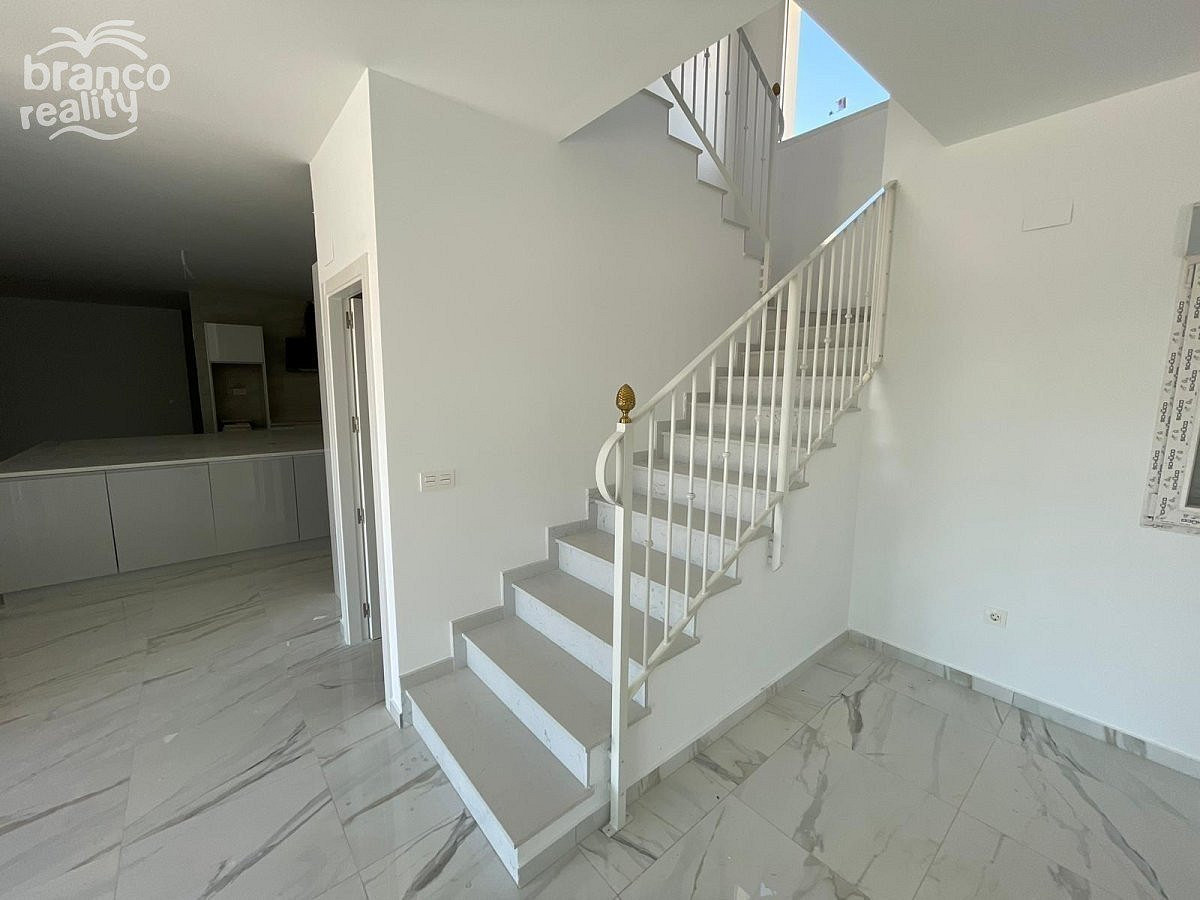 Prodej domu 270 m² s pozemkem 10 000 m² - Vista 4