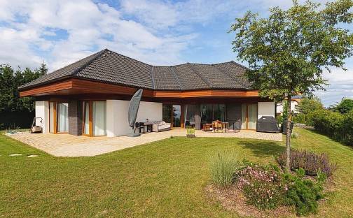 Prodej domu 195 m² s pozemkem 1 347 m², Trnová, okres Praha-západ