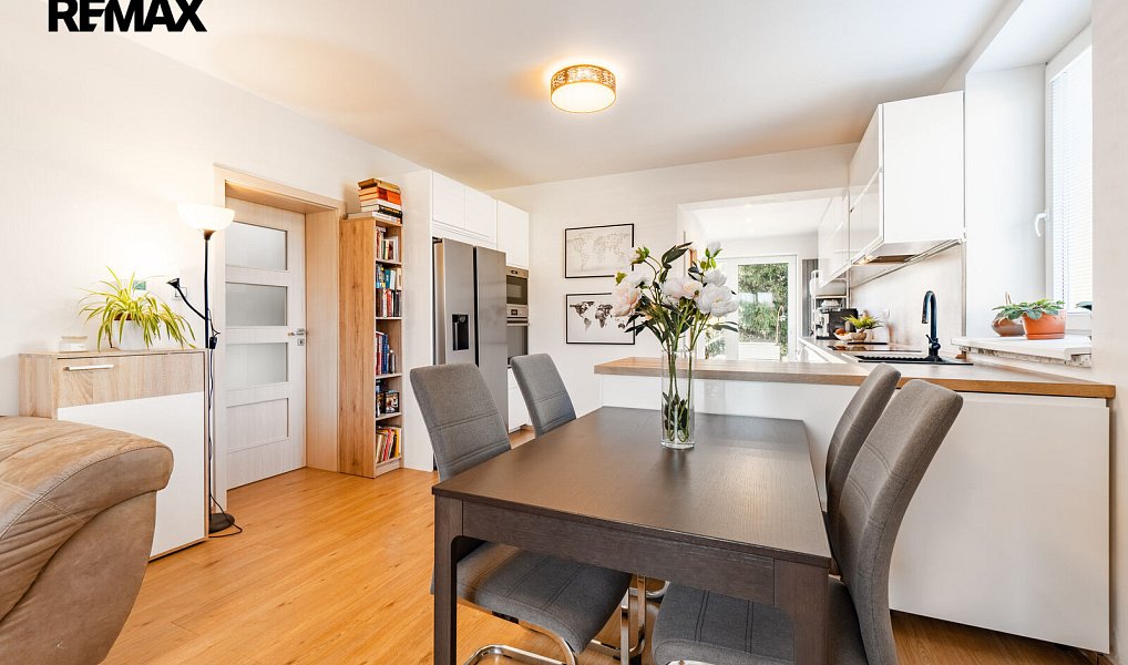Prodej domu 163 m² s pozemkem 1 205 m², Šestajovice – náhled fotky 10