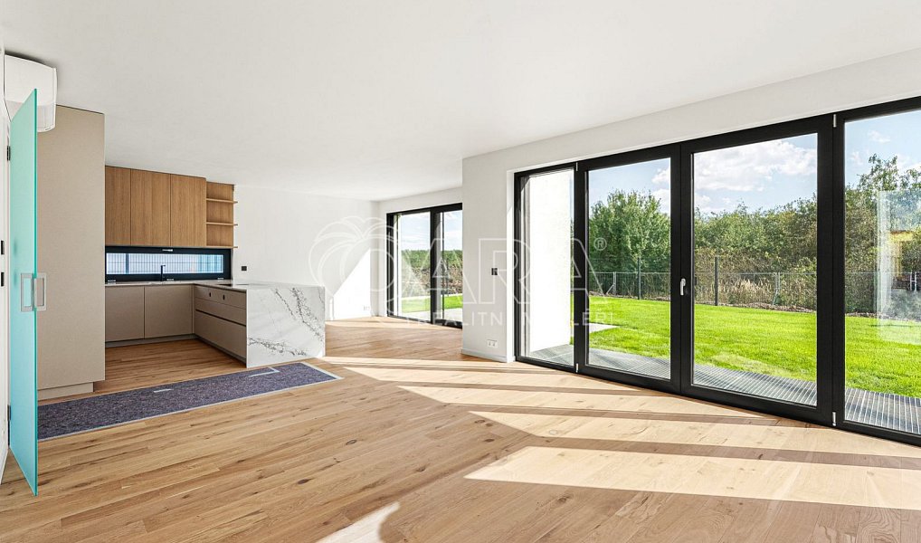 Prodej domu 288 m² s pozemkem 687 m², Praha – náhled fotky 2