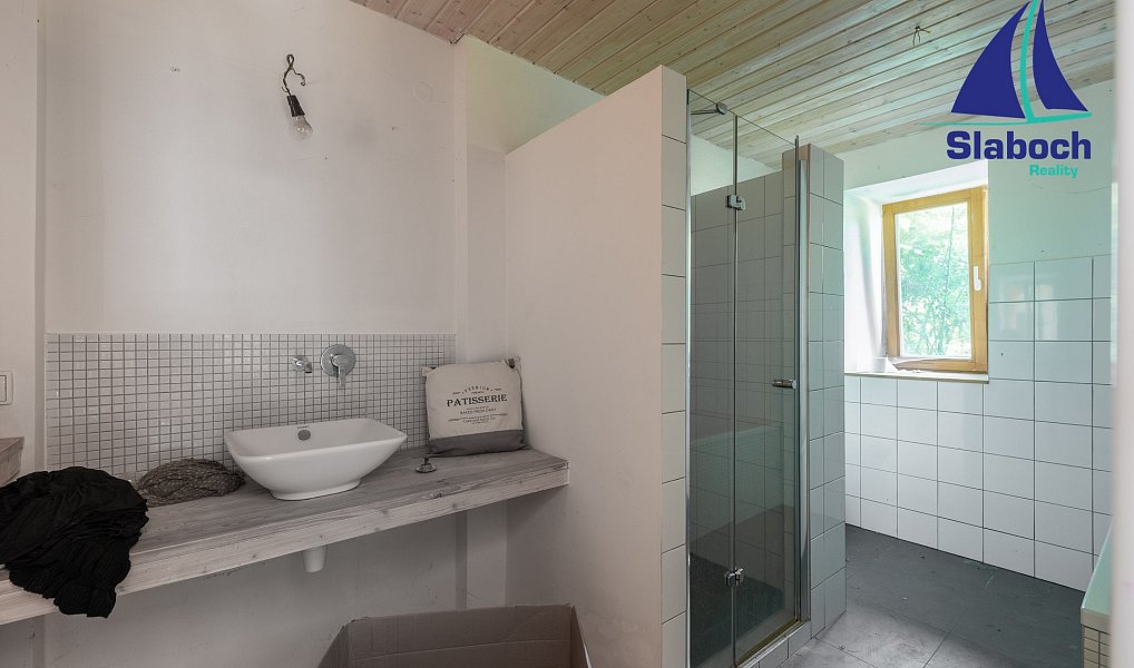 Prodej domu 285 m² s pozemkem 7 546 m², Krupá – náhled fotky 6