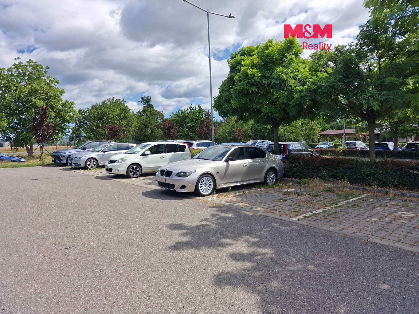 Prodej parkovacího stání, moravany u brna