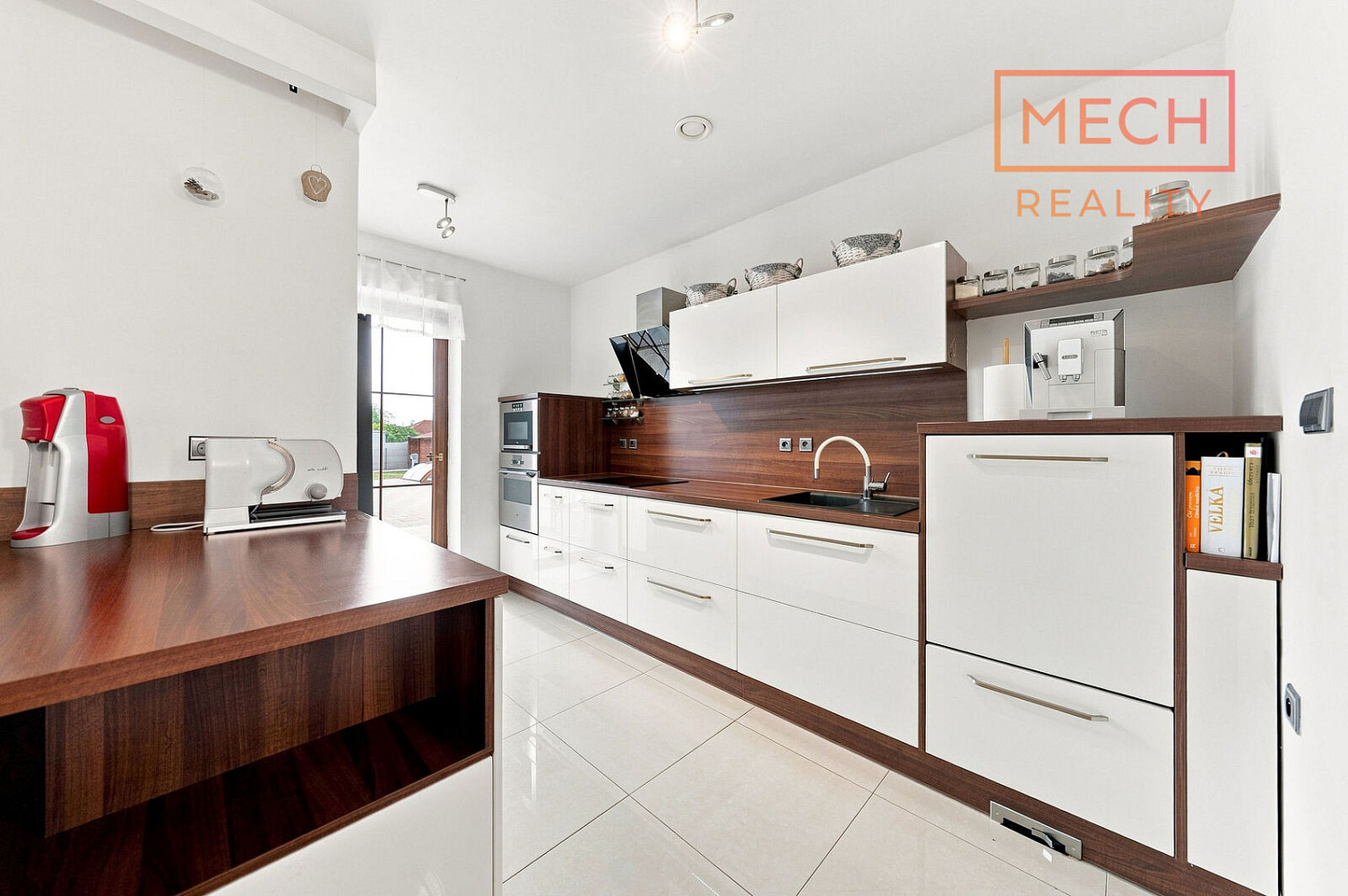 Prodej domu 215 m² s pozemkem 1 250 m² – fotografie 2