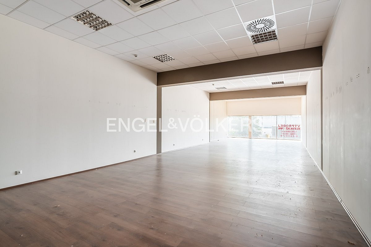 Pronájem obchodních prostor 268 m² – fotografie 2
